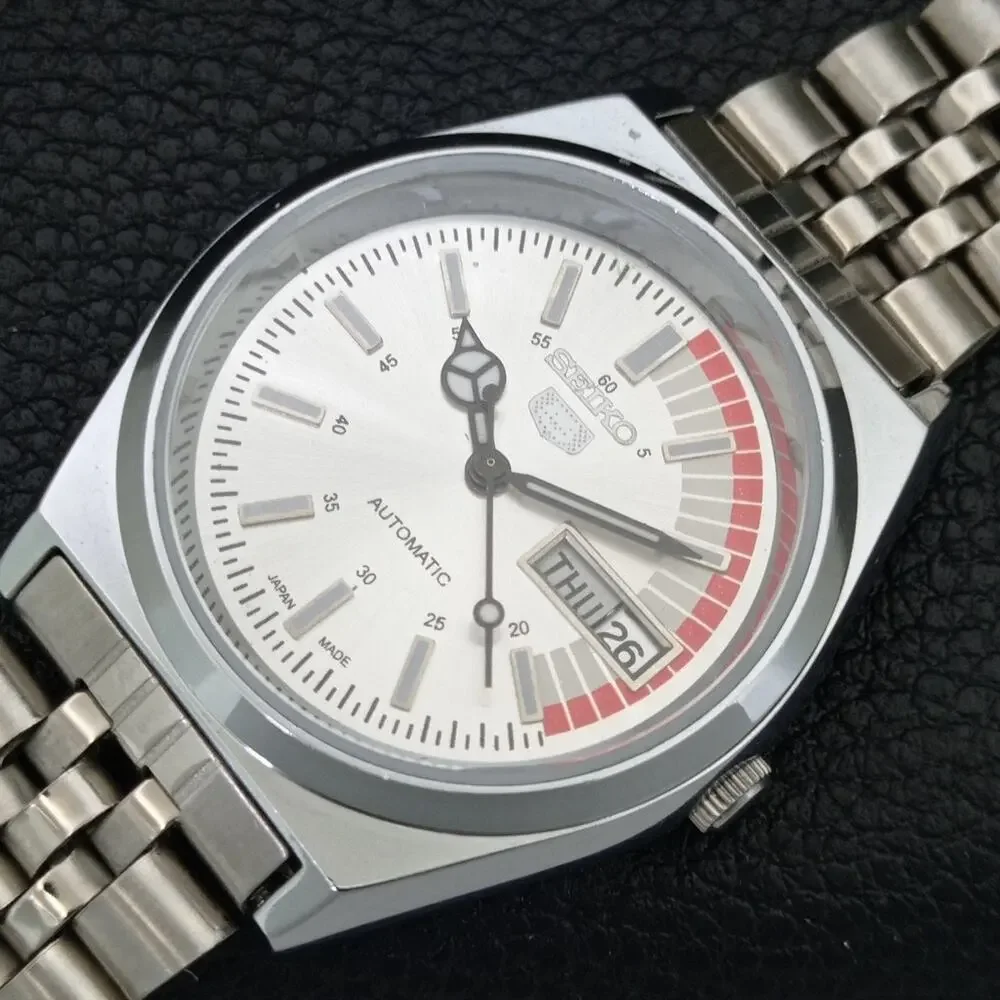 Vintage 1970 Seiko Automatic Mens Silver Watch W/daydate & Red accents